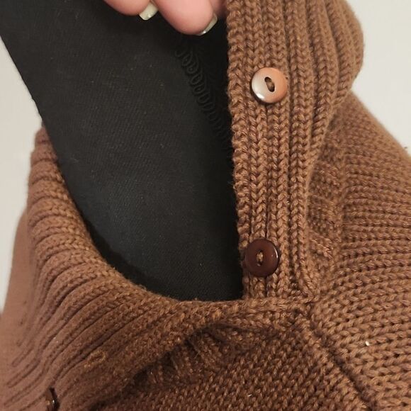 Asymmetrical turtleneck long sleeve sweater - Picture 3 of 8